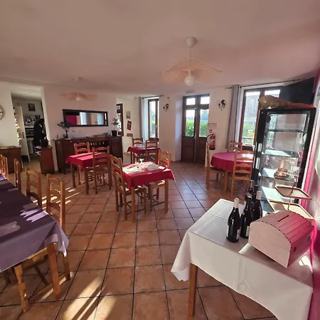 Hotel La Claie Des Champs *